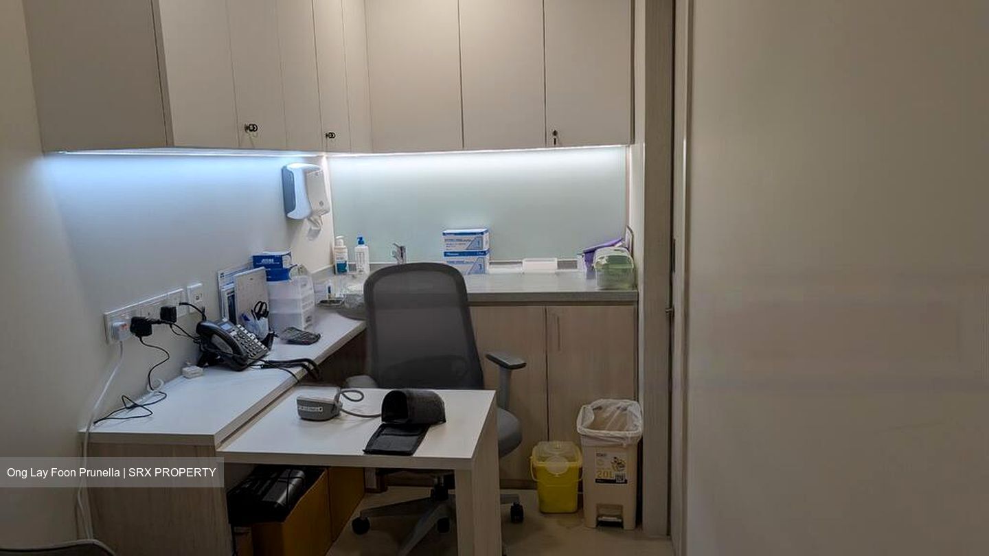 Mount Elizabeth Hospital (D9), Retail #455602201